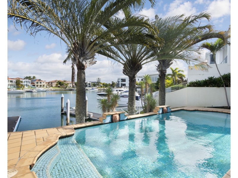 32 King Arthurs Court, Sovereign Islands QLD 4216