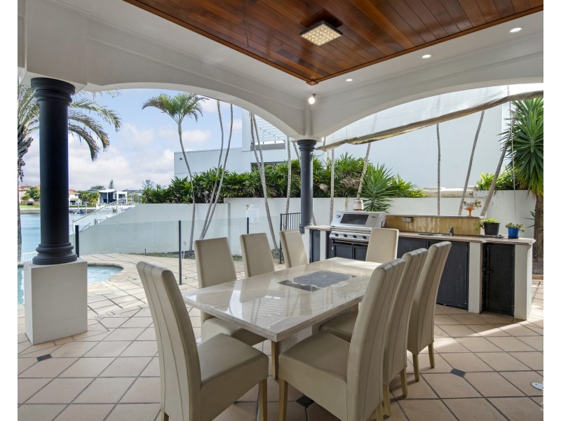 32 King Arthurs Court, Sovereign Islands QLD 4216