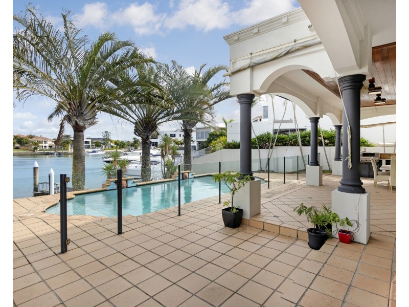 32 King Arthurs Court, Sovereign Islands QLD 4216