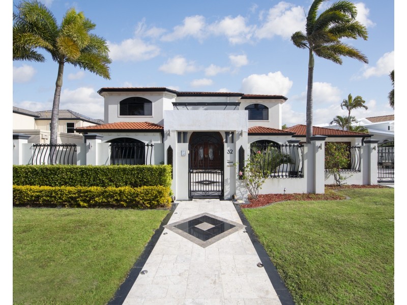 32 King Arthurs Court, Sovereign Islands QLD 4216