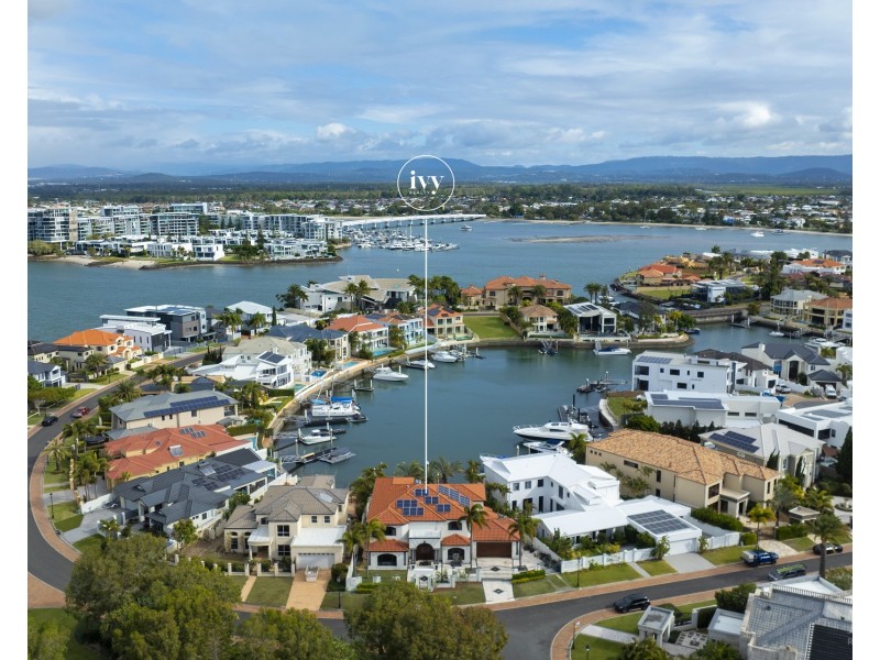 32 King Arthurs Court, Sovereign Islands QLD 4216