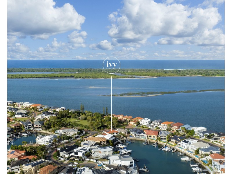 32 King Arthurs Court, Sovereign Islands QLD 4216