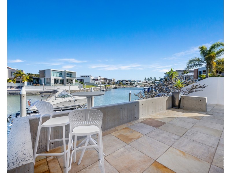 33 Knightsbridge Parade East, Sovereign Islands QLD 4216