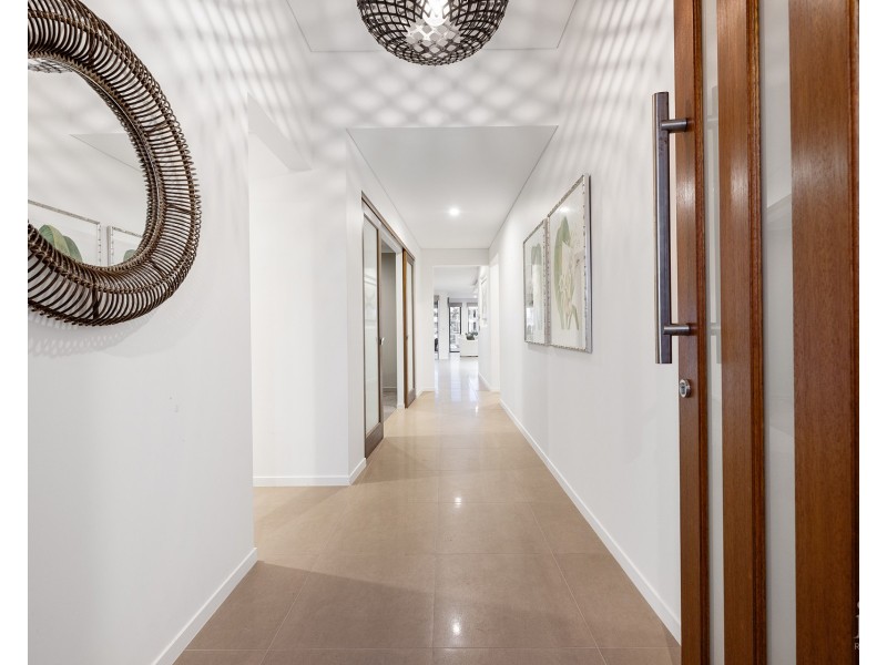 41 The Peninsula, Sovereign Islands QLD 4216