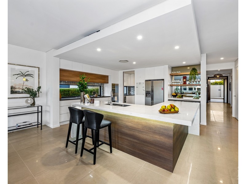 41 The Peninsula, Sovereign Islands QLD 4216