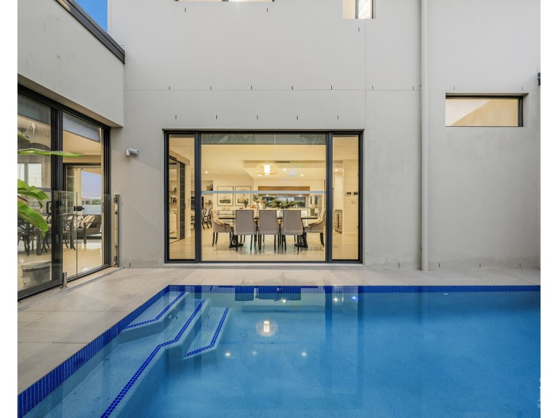 41 The Peninsula, Sovereign Islands QLD 4216