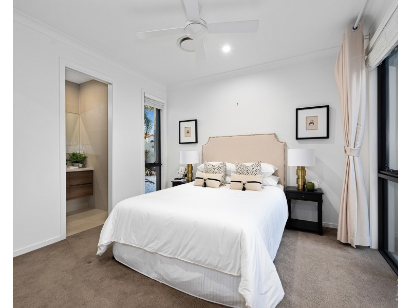 41 The Peninsula, Sovereign Islands QLD 4216