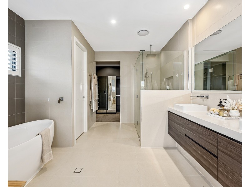 41 The Peninsula, Sovereign Islands QLD 4216