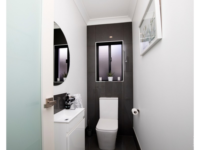 44 The Peninsula, Helensvale QLD 4212