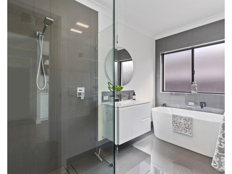 44 The Peninsula, Helensvale QLD 4212