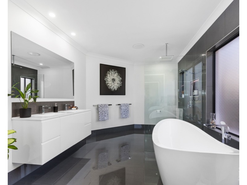 44 The Peninsula, Helensvale QLD 4212