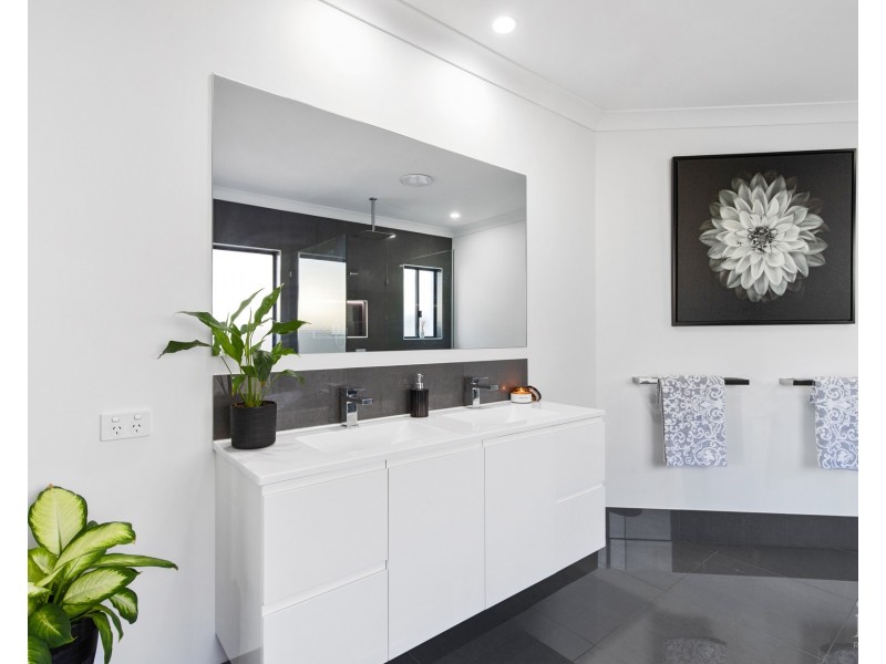 44 The Peninsula, Helensvale QLD 4212