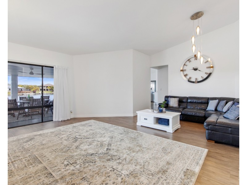 44 The Peninsula, Helensvale QLD 4212