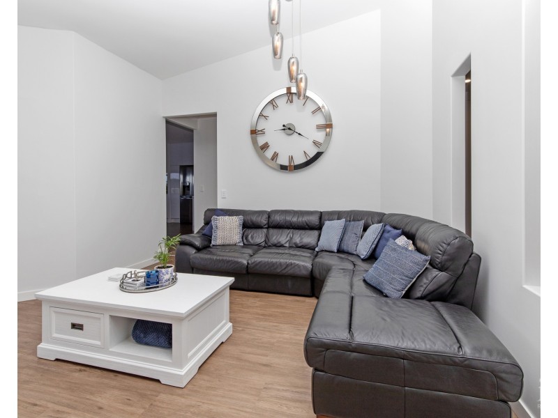 44 The Peninsula, Helensvale QLD 4212