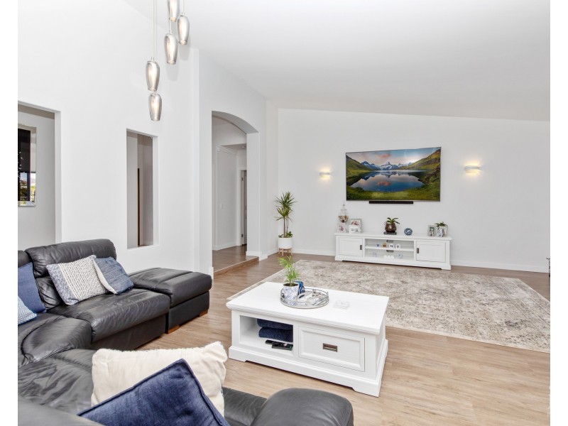 44 The Peninsula, Helensvale QLD 4212