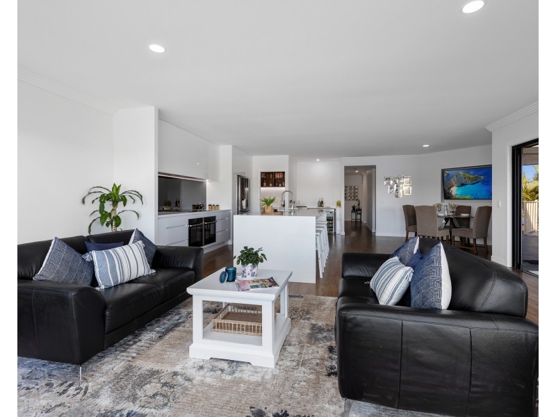 44 The Peninsula, Helensvale QLD 4212