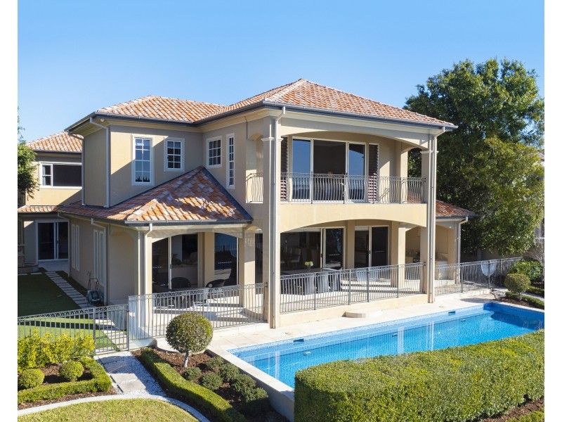 3112 Riverleigh Drive, Hope Island QLD 4212