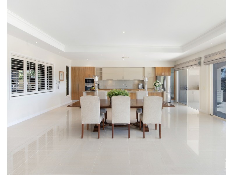 3112 Riverleigh Drive, Hope Island QLD 4212