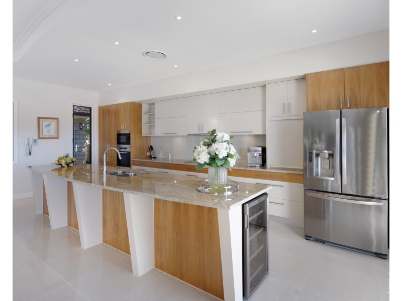 3112 Riverleigh Drive, Hope Island QLD 4212