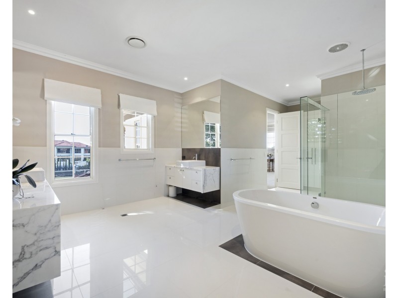 3112 Riverleigh Drive, Hope Island QLD 4212