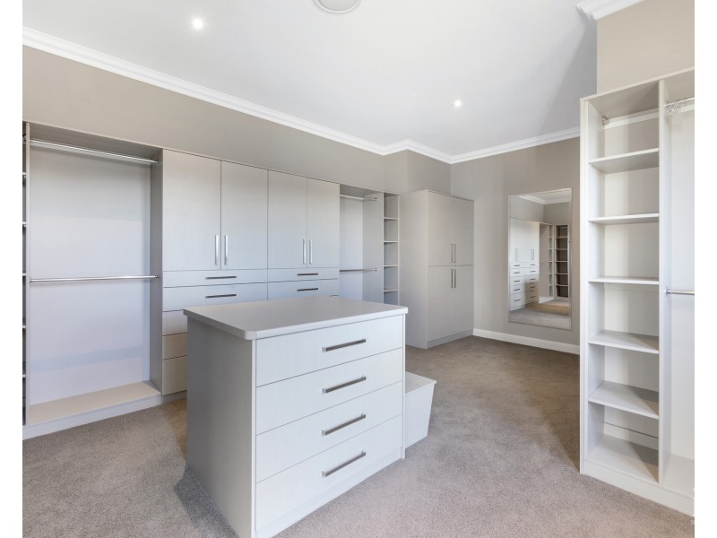 3112 Riverleigh Drive, Hope Island QLD 4212