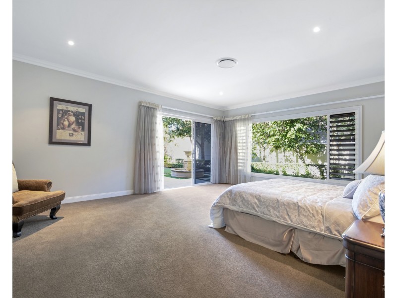 3112 Riverleigh Drive, Hope Island QLD 4212