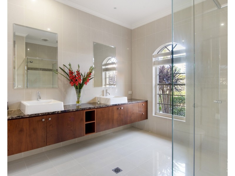 3112 Riverleigh Drive, Hope Island QLD 4212