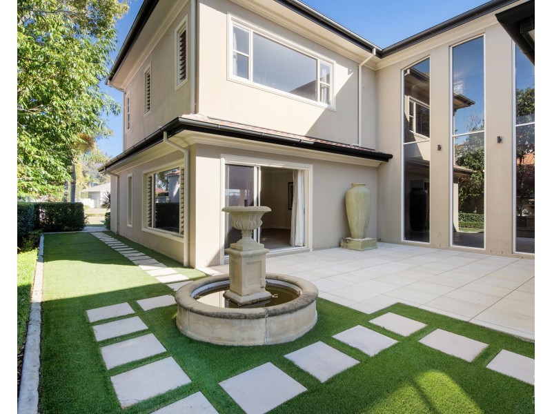3112 Riverleigh Drive, Hope Island QLD 4212