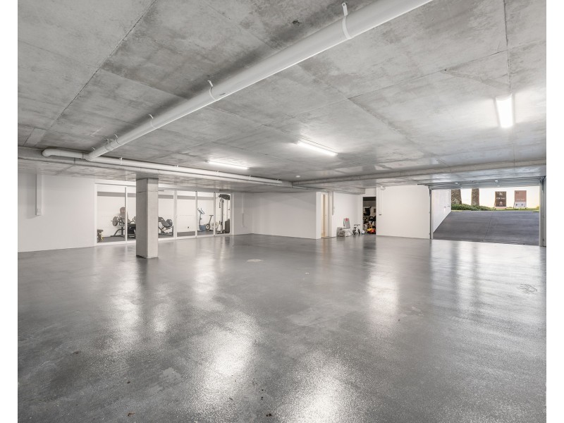 18 Knightsbridge Parade West, Sovereign Islands QLD 4216