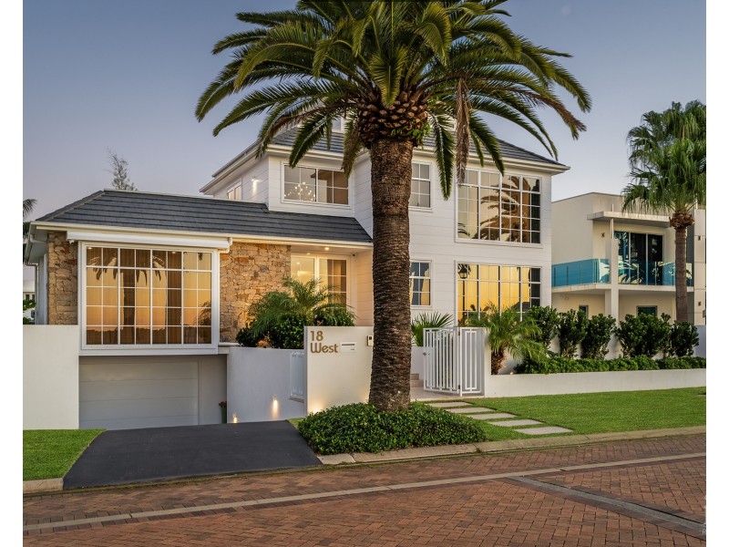 18 Knightsbridge Parade West, Sovereign Islands QLD 4216