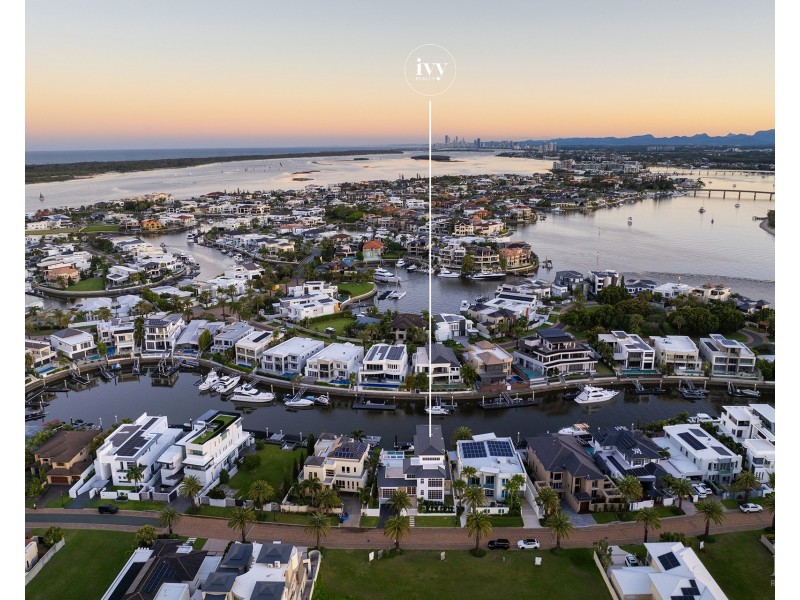 18 Knightsbridge Parade West, Sovereign Islands QLD 4216