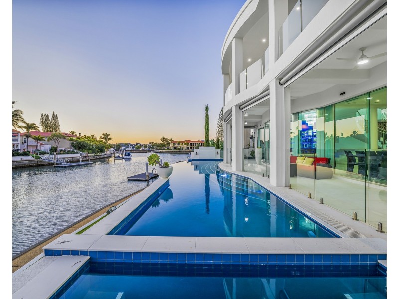23 Queen Guineveres Place, Sovereign Islands QLD 4216