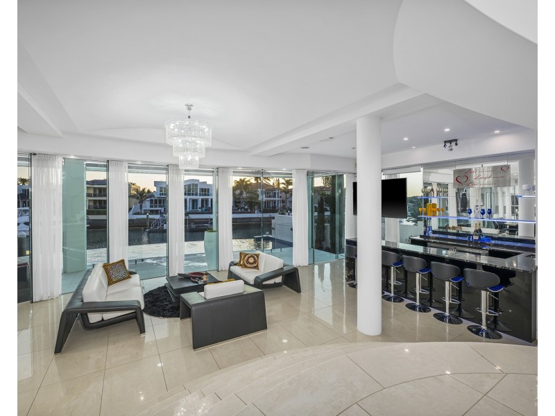 23 Queen Guineveres Place, Sovereign Islands QLD 4216