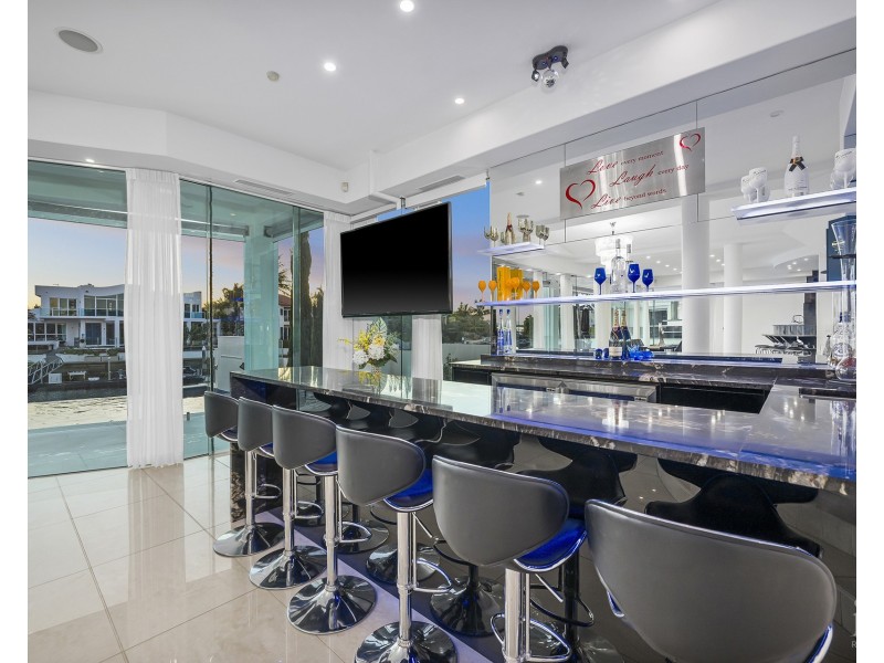 23 Queen Guineveres Place, Sovereign Islands QLD 4216