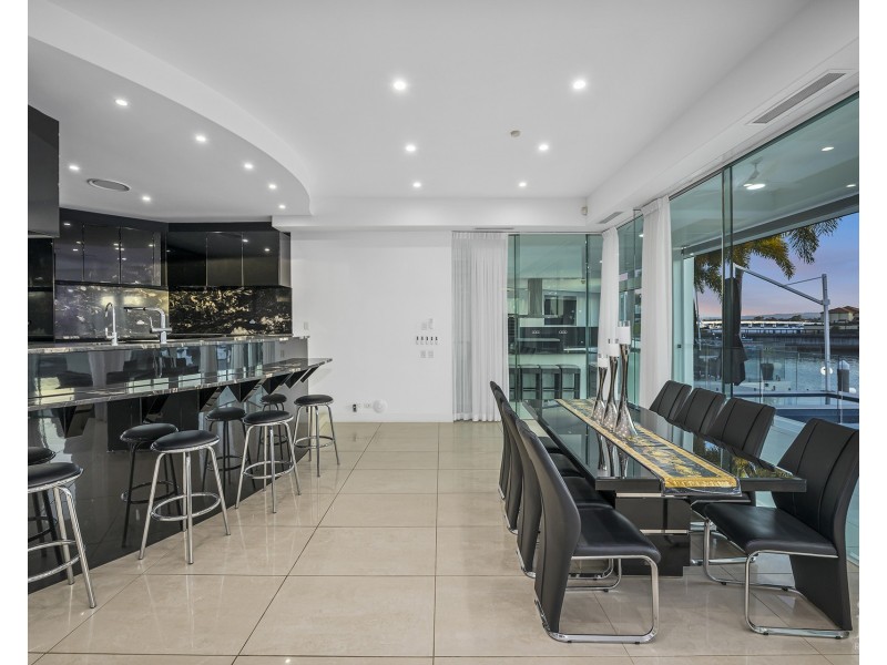 23 Queen Guineveres Place, Sovereign Islands QLD 4216