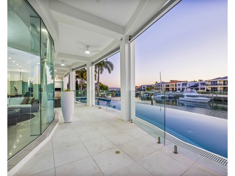 23 Queen Guineveres Place, Sovereign Islands QLD 4216