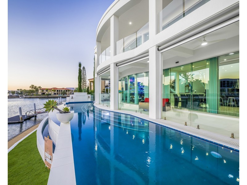 23 Queen Guineveres Place, Sovereign Islands QLD 4216