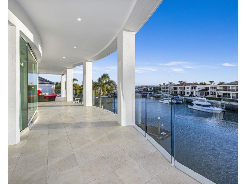23 Queen Guineveres Place, Sovereign Islands QLD 4216