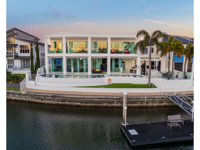 23 Queen Guineveres Place, Sovereign Islands QLD 4216