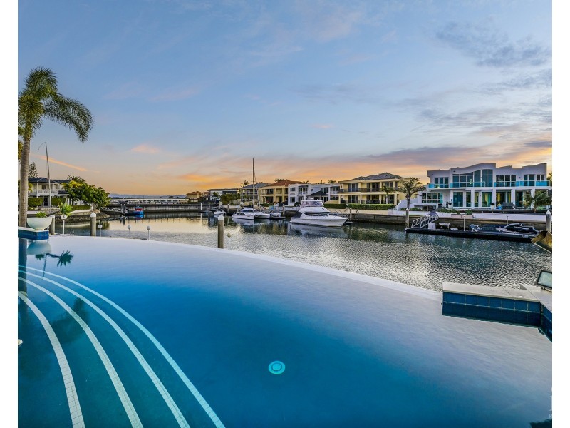23 Queen Guineveres Place, Sovereign Islands QLD 4216