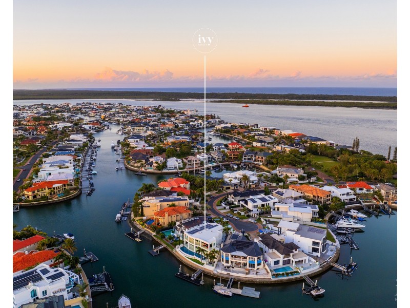 23 Queen Guineveres Place, Sovereign Islands QLD 4216
