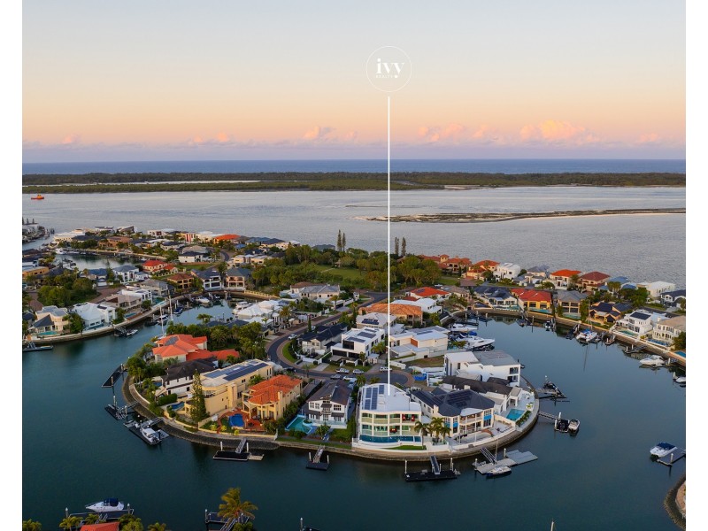 23 Queen Guineveres Place, Sovereign Islands QLD 4216