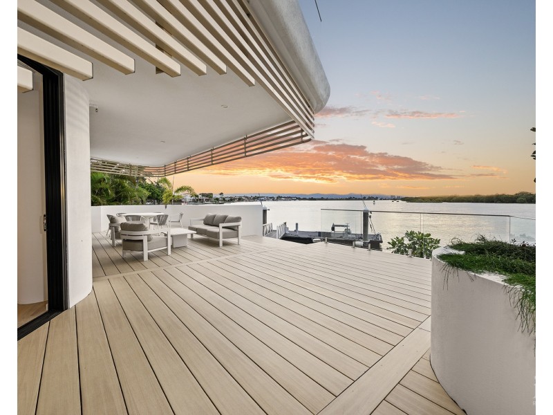 1/4 Paradise Parade, Paradise Point QLD 4216