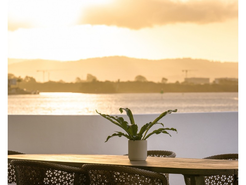 1/4 Paradise Parade, Paradise Point QLD 4216