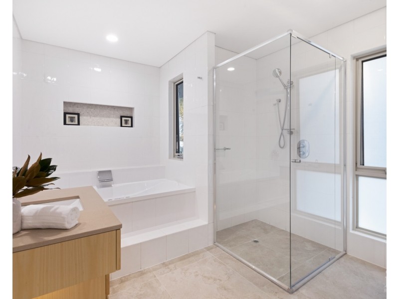 21 Dobell Avenue, Paradise Point QLD 4216
