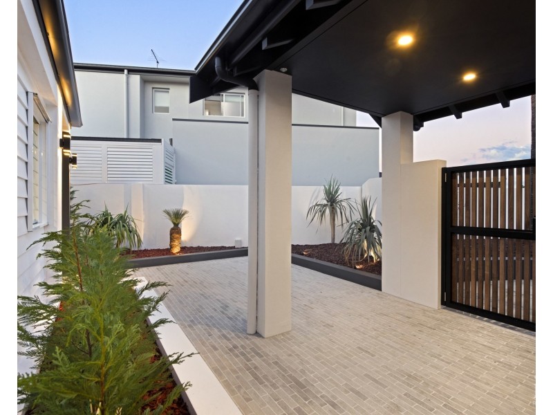 21 Dobell Avenue, Paradise Point QLD 4216