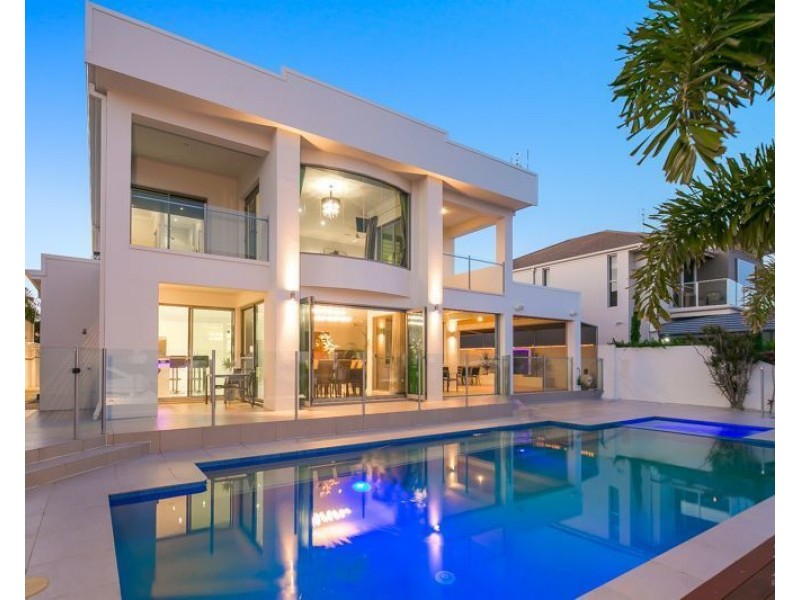 26 Knightsbridge Parade West, Sovereign Islands QLD 4216