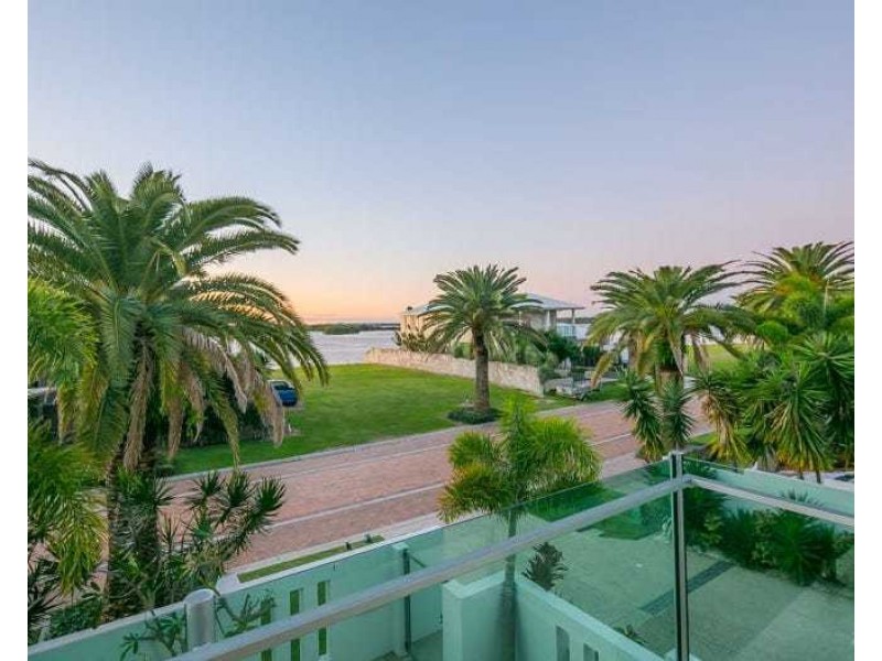 26 Knightsbridge Parade West, Sovereign Islands QLD 4216