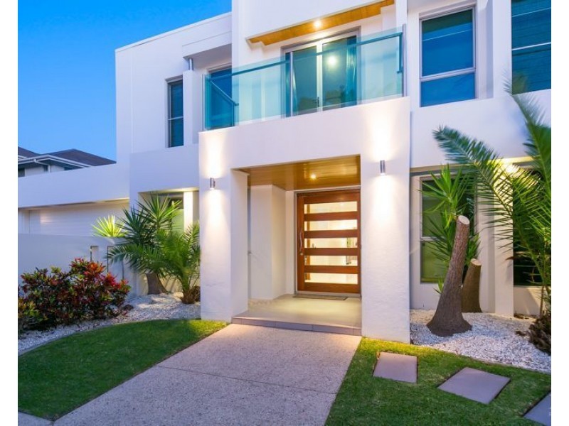 26 Knightsbridge Parade West, Sovereign Islands QLD 4216