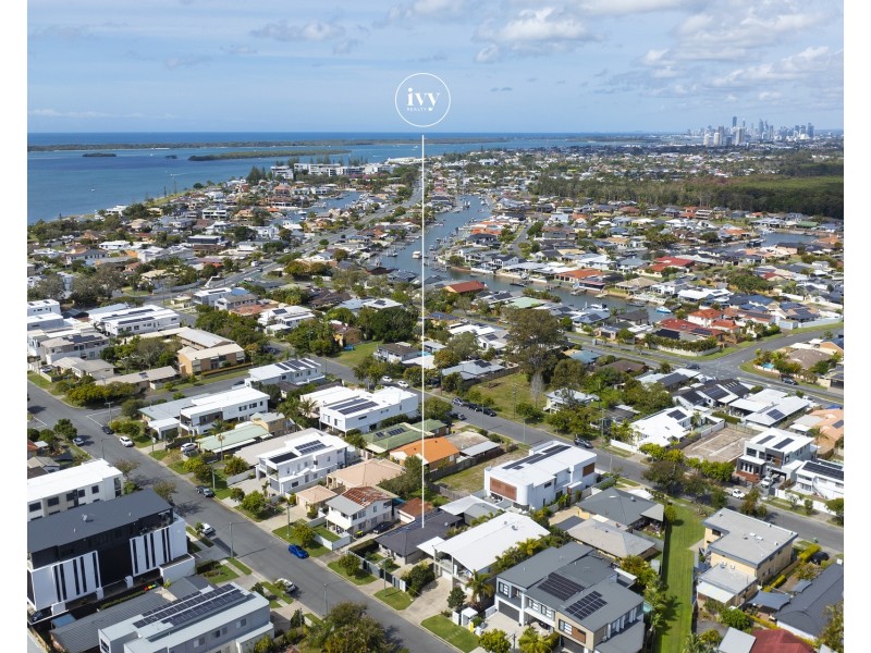 50 Milton Avenue, Paradise Point QLD 4216